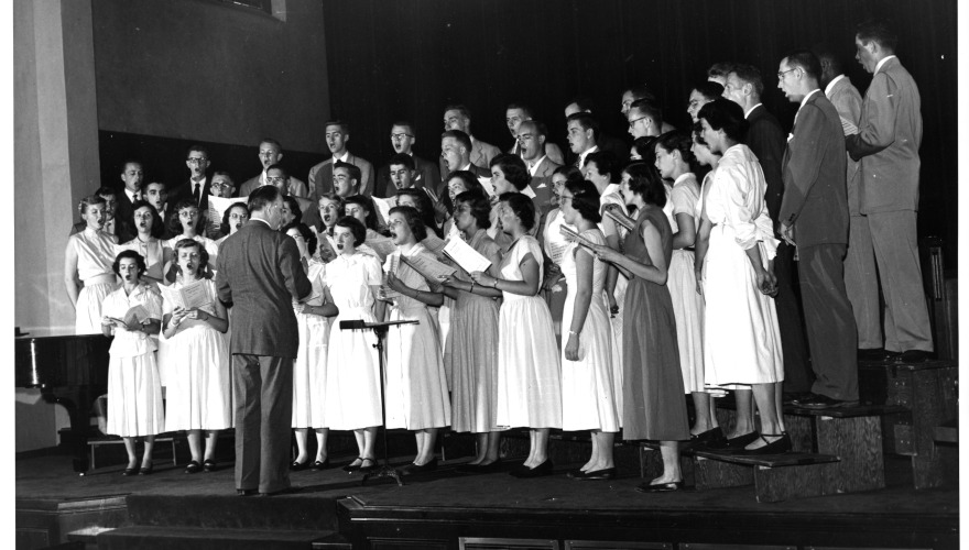 The Choir performs at the 1951 commencement. Courtesy of Grinnell College Special Collections & Archives. 
