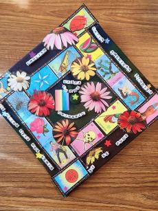 a graduation cap reads "hasta luego Grinnell"