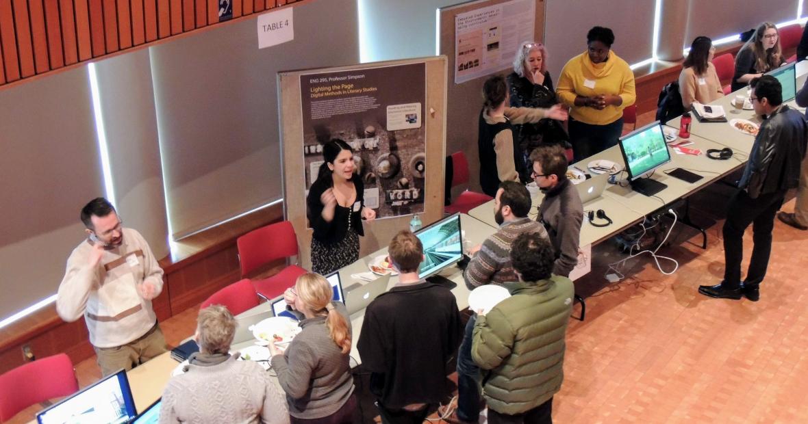 Attendees examine various exhibits at the 2018 Digital Liberal Arts Teaching Fair