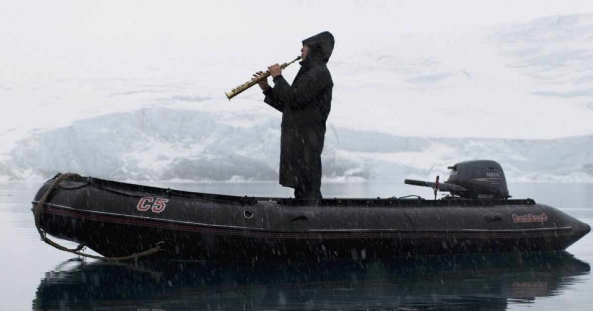 David Rothenberg playing his clarinet for whales near Hawaii