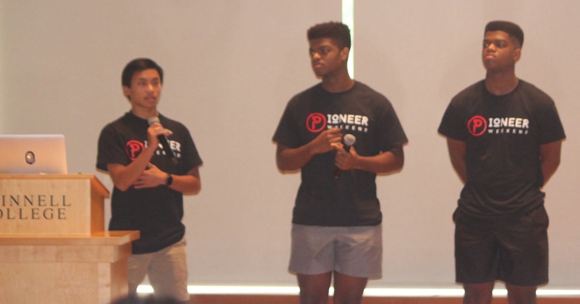 Students pitch at Pioneer Weekend in 2019
