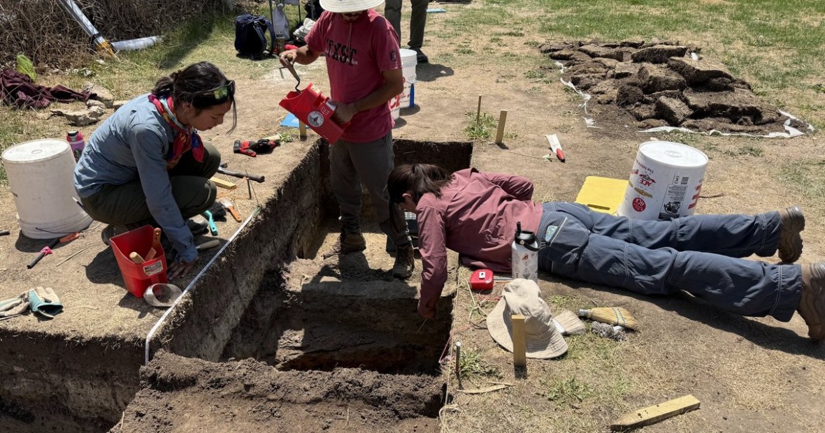 RS8 (left to Students in Laura Ng's summer MAP excavating at the site of the Rock Springs Wyoming Chinatown.