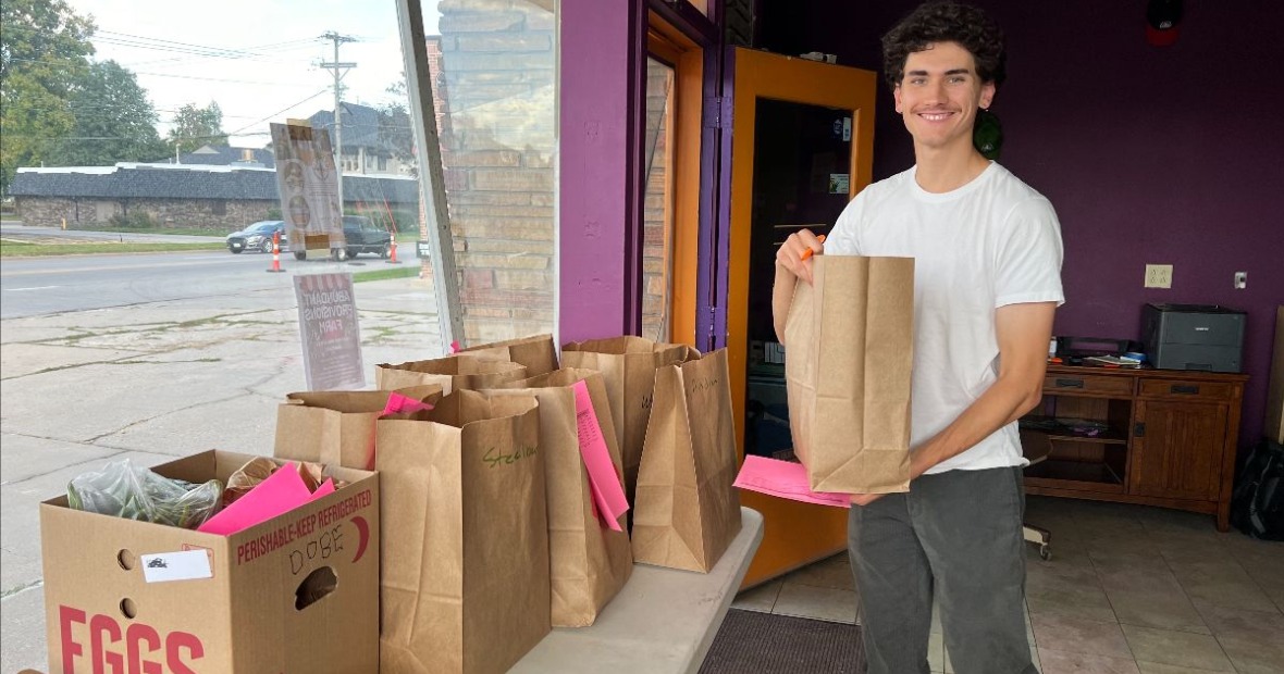 Tristan Davis ’25 at Grinnell Farm to Table 