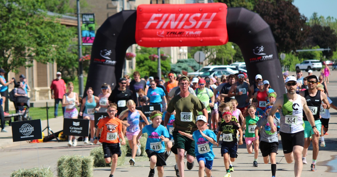 people running in a 5K
