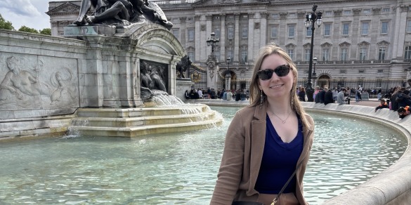 Laura Kiely '24 at Buckingham Palace