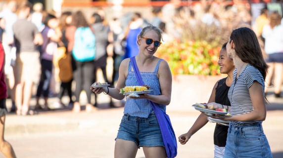 Students dining at NSO campus picnic