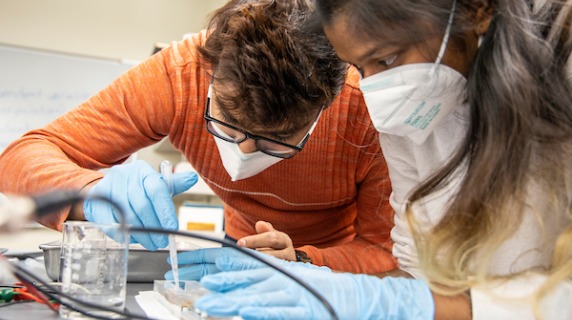Two students perform neuroscience lab