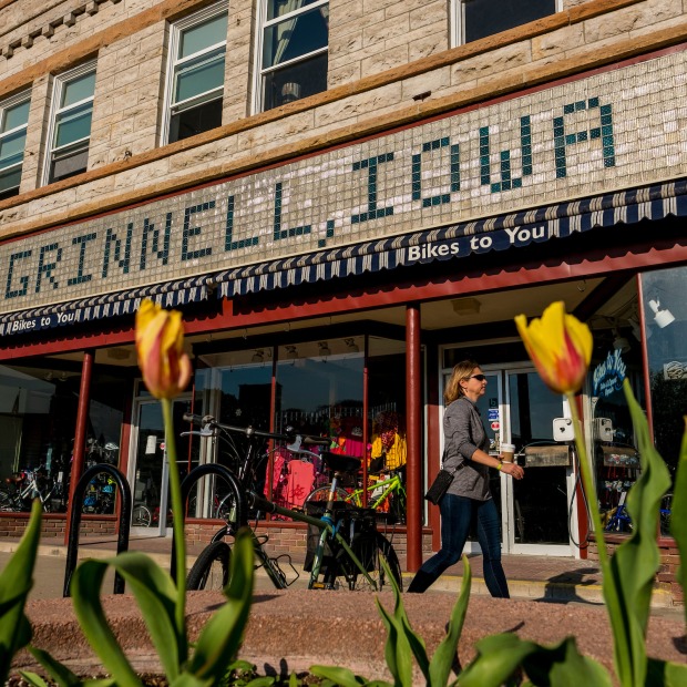 Grinnell, Iowa written in tile on a downtown building