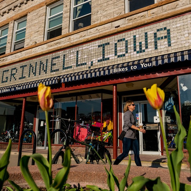 Tulips in front of storefront with Grinnell, Iowa written in tile