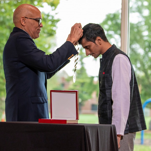 President Kington awards the Grinnell Prize medallion to Shafiq Khan