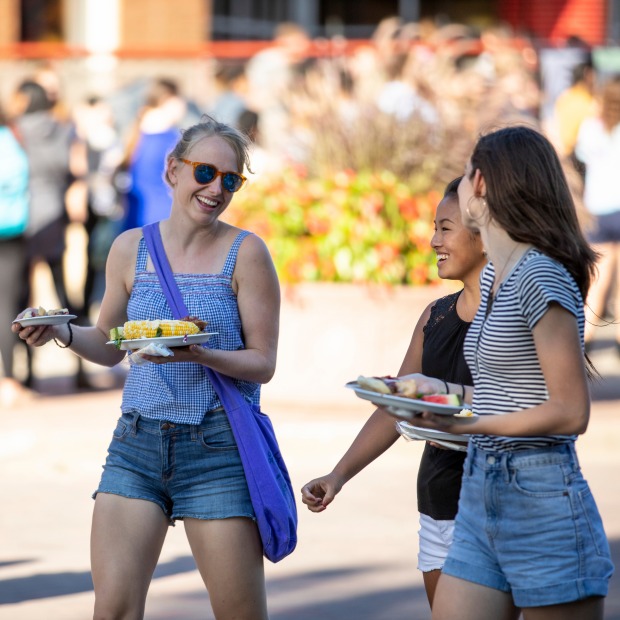 Students dining at NSO campus picnic