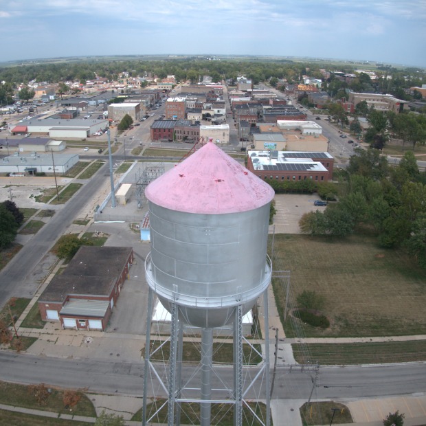 Red roofed water tower in Grinnell