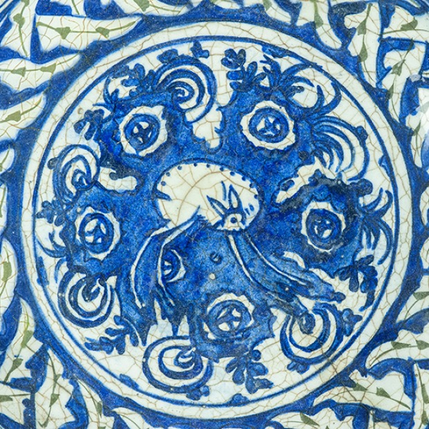 Detail of the center of a decorative plate in a blue and white pattern