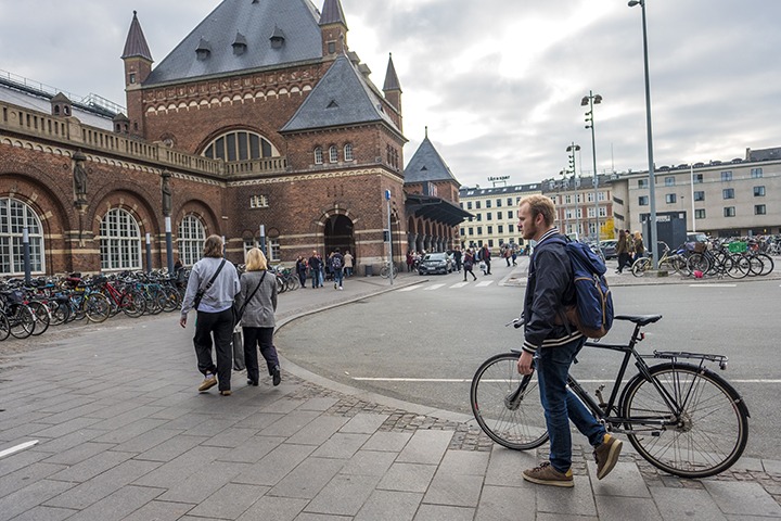 Thomas Aldrich ’19 with a bicycle in Copenhagen 