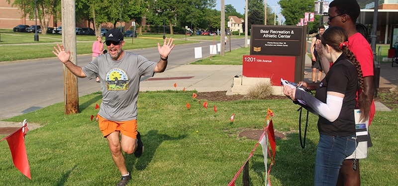 Michael Barr ’90 celebrates crossing the finish line at the Alumni Fun Run/Walk.