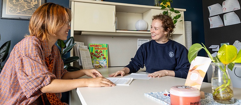 Gracie Brandsgard ’14 and Chikako Inoue ’27. 