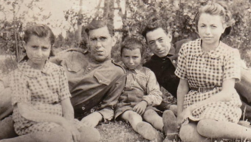 An old black and white photo of Harold Kasimow, his parents, and his sisters.