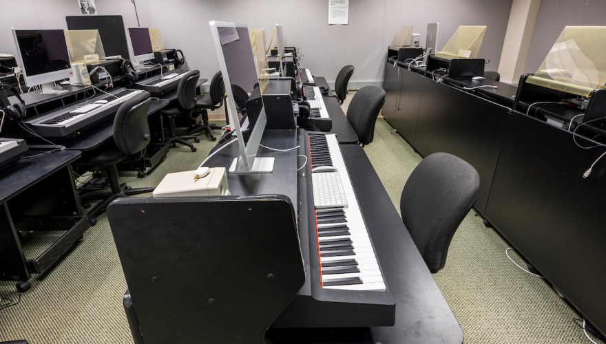 The keyboard lab with several keyboard stations