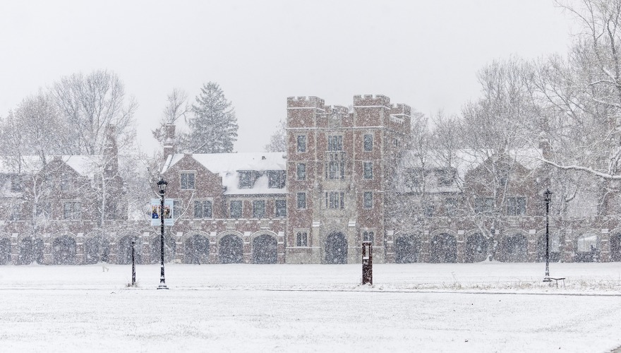 A snowy day on the Grinnell campus