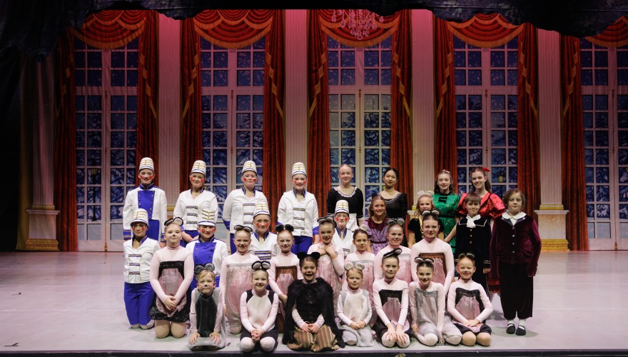little boys and girls on stage who performed in the nutcracker ballet