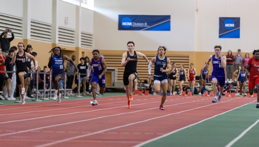 Grinnell track runner competing in race