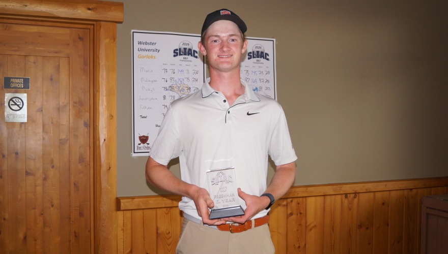 A golfer receives an individual conference award.