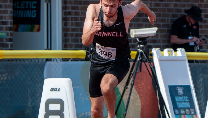 A runner rounding a corner during a race.
