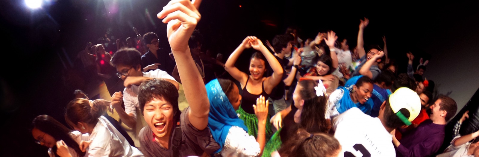 Students dancing at a Harris event.