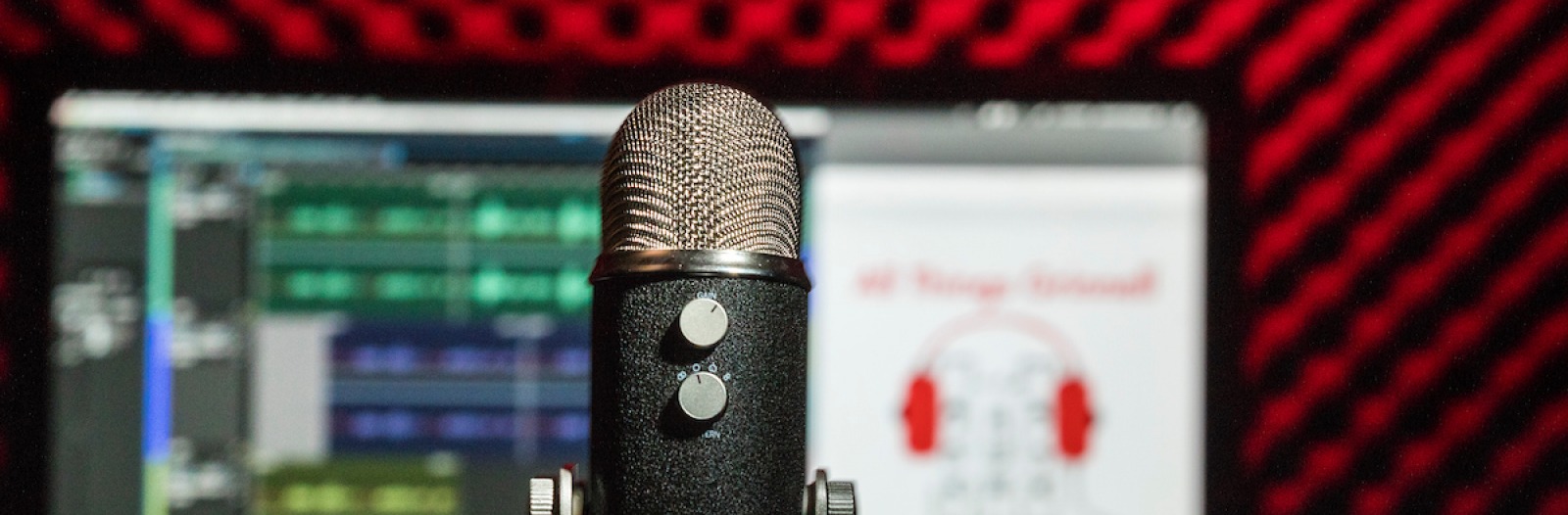 Microphone and podcasting software