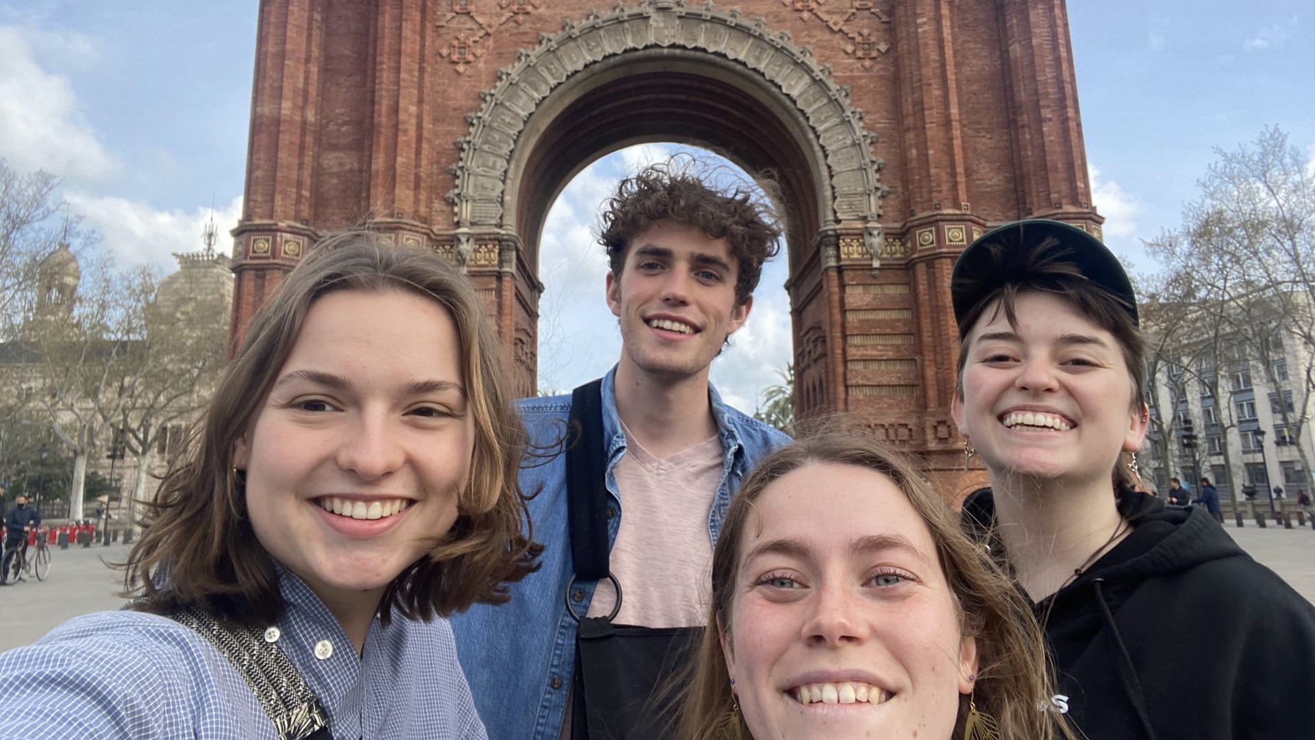 Sophie and classmates take a picture in front of an arched Spanish monument.