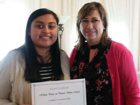 Yesenia Ayala with award