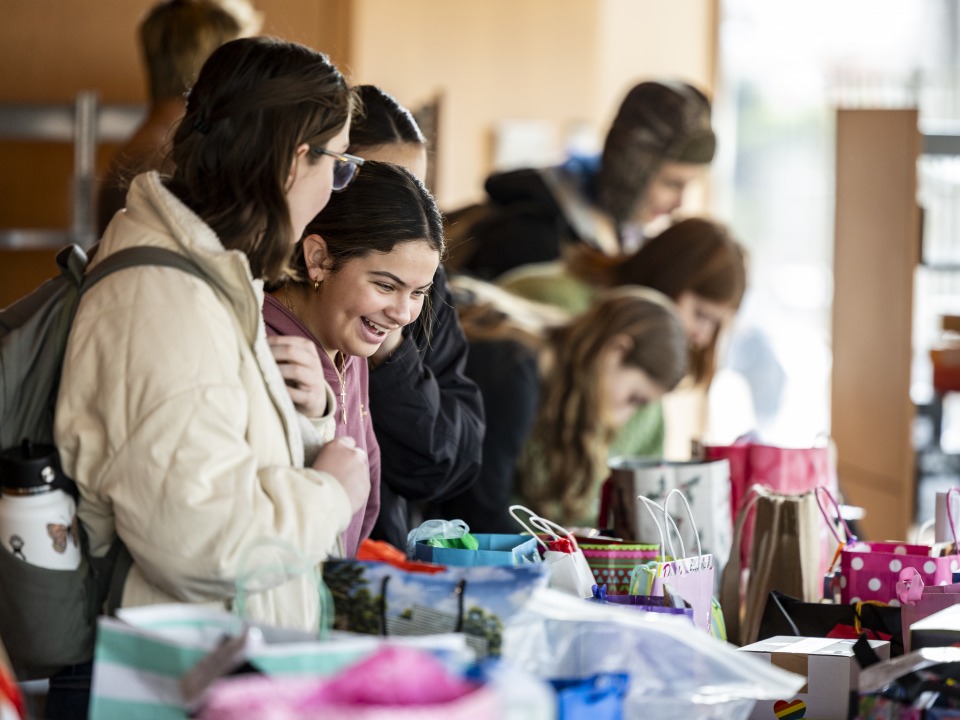 Happy students pick out a care packages sent by Grinnellians