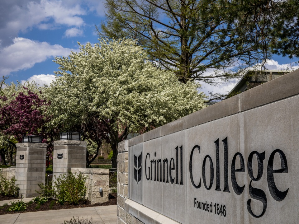 Main Sign with Summer Blooms