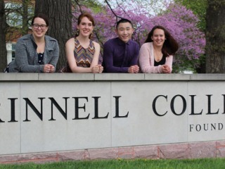 Fulbright students in front of Grinnell sign