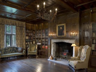 Salisbury House library