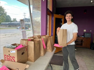 Tristan Davis ’25 at Grinnell Farm to Table 