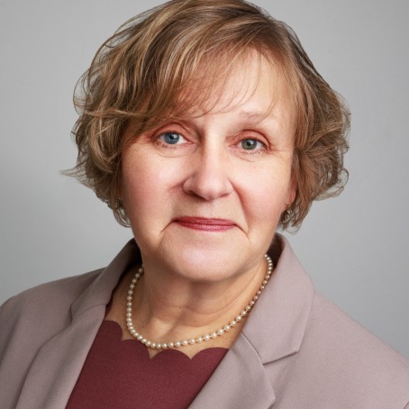 Head shot of Lisa Payne Ossian