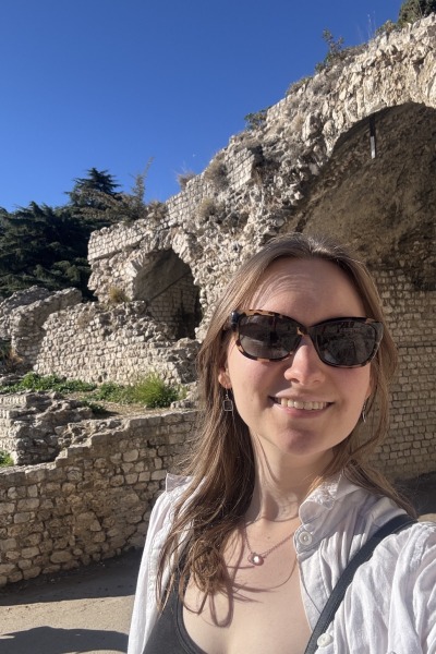 Laura Kiely '24 among some Roman ruins